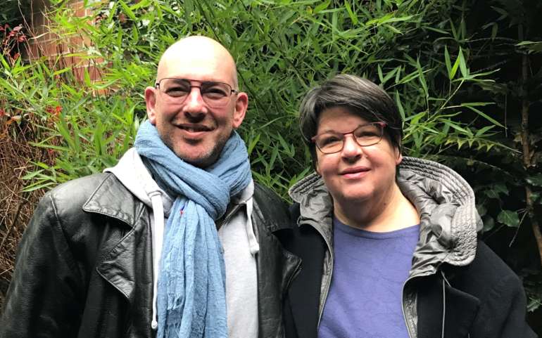 Découvrez le nouveau portrait de deux candidats Elisabeth et Arnaud